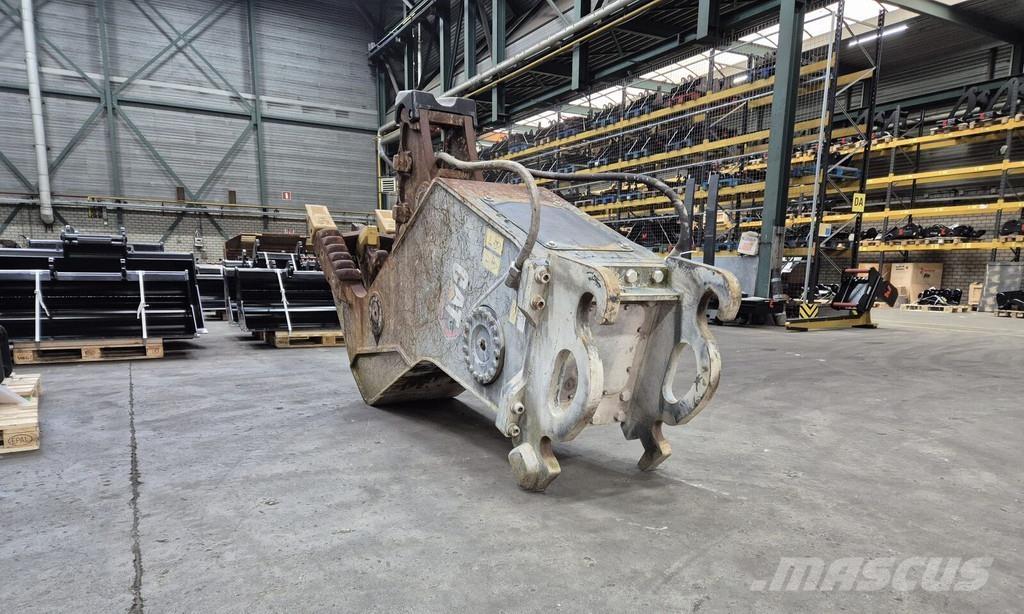 CAT P245-PS Klešče