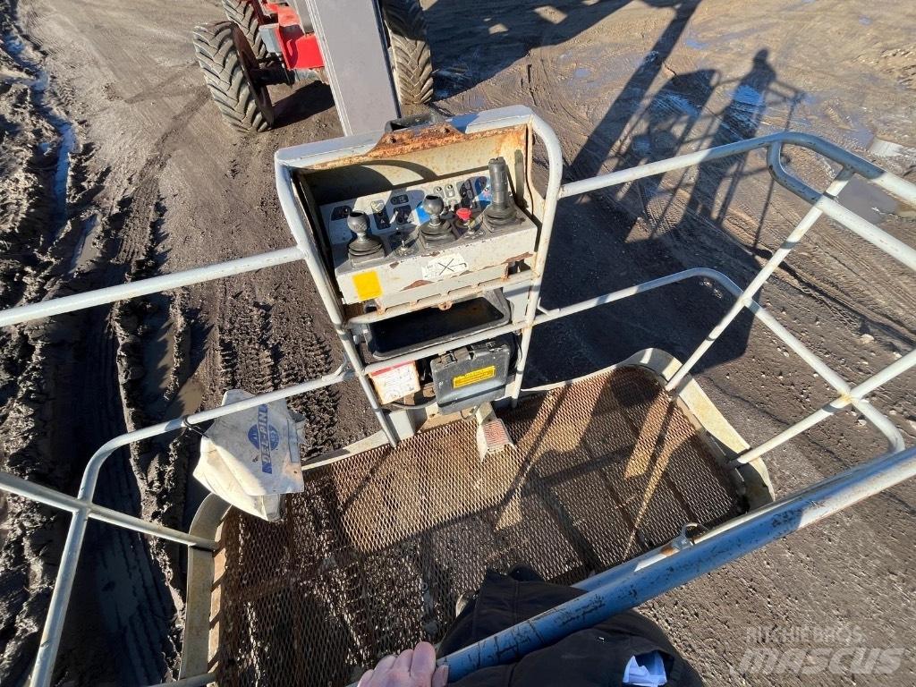 Manitou 200 ATJ Zglobne dvižne ploščadi