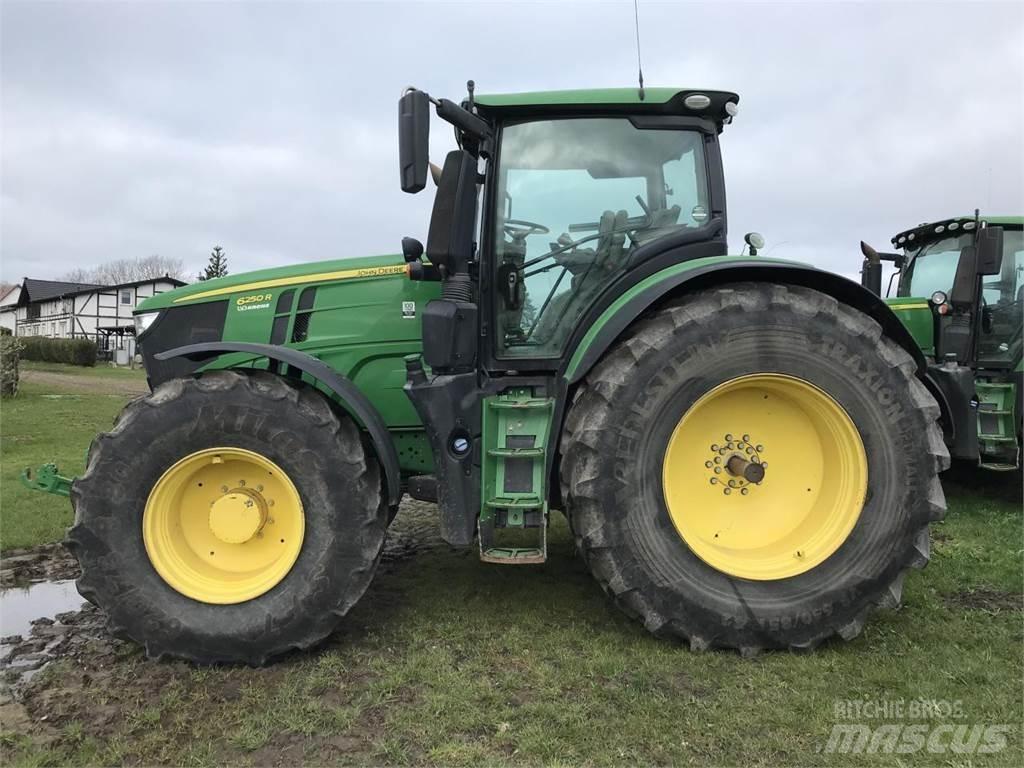 John Deere 6250R Traktorji
