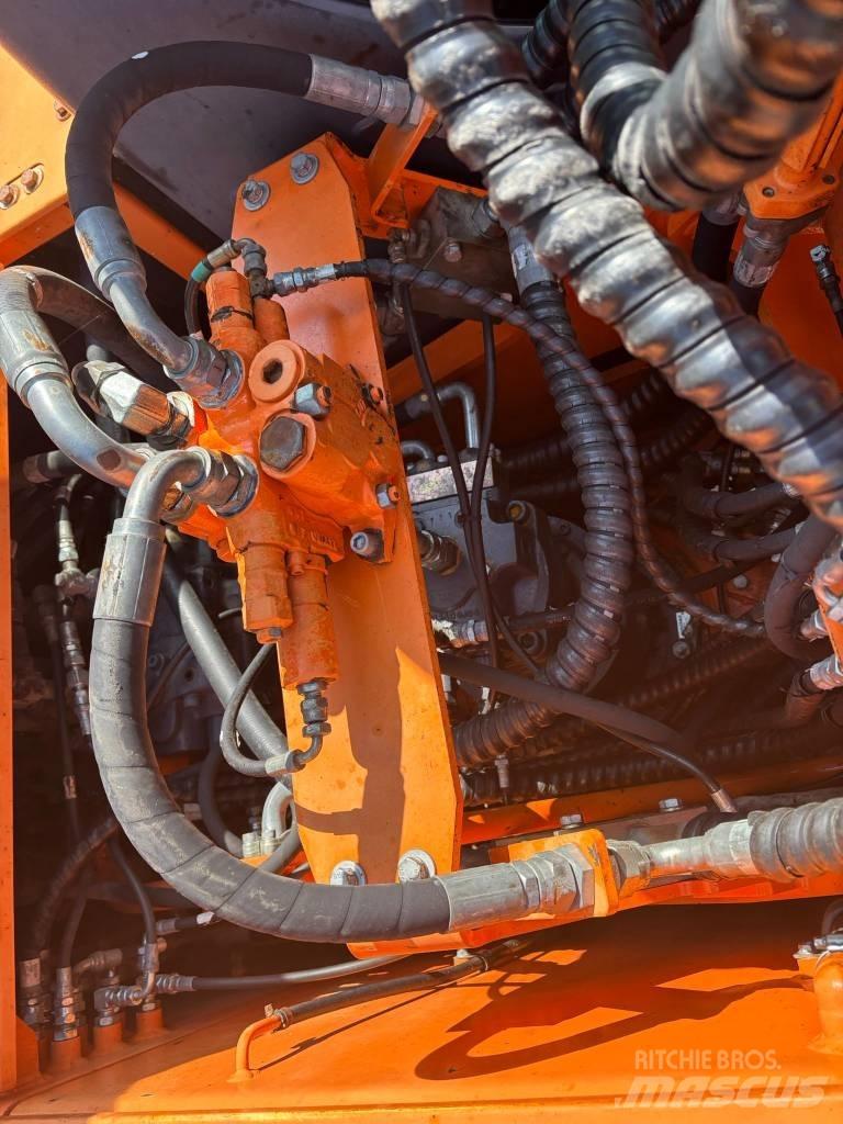 Doosan DX 210 W Bagri na kolesih