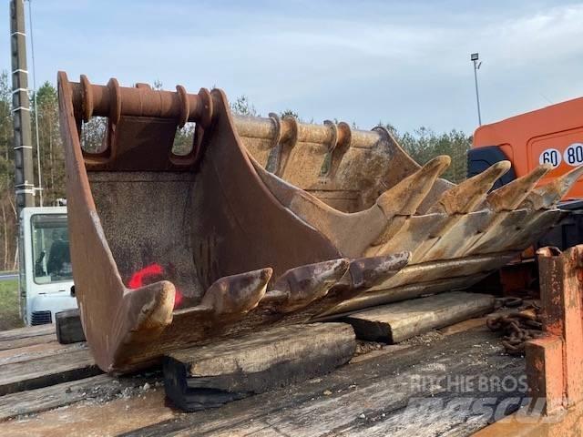 Komatsu PC 210 LC-8 Bagri goseničarji