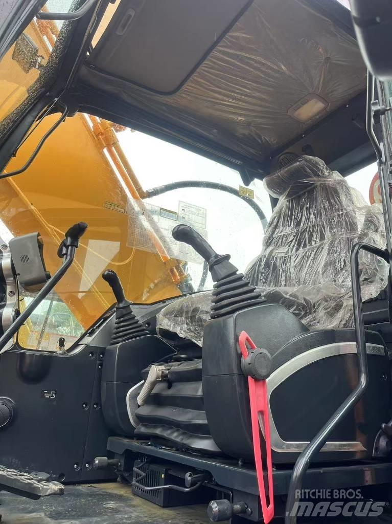 Hyundai R220LC-9S Bagri na kolesih