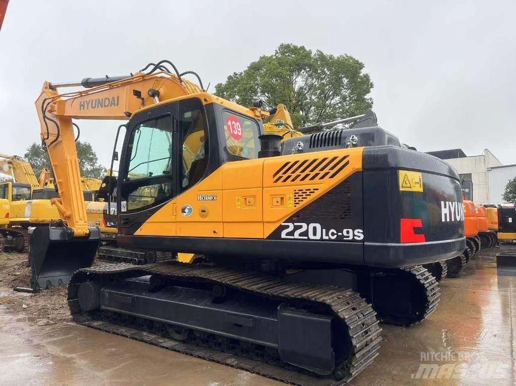 Hyundai R220LC-9S Bagri na kolesih