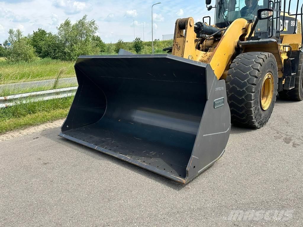 CAT 950K Kolesni nakladalci
