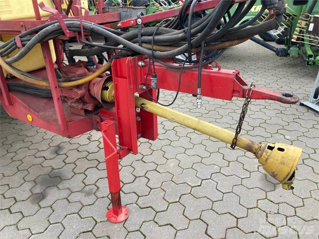 Hardi TYZ 2400 Vlečne škropilnice