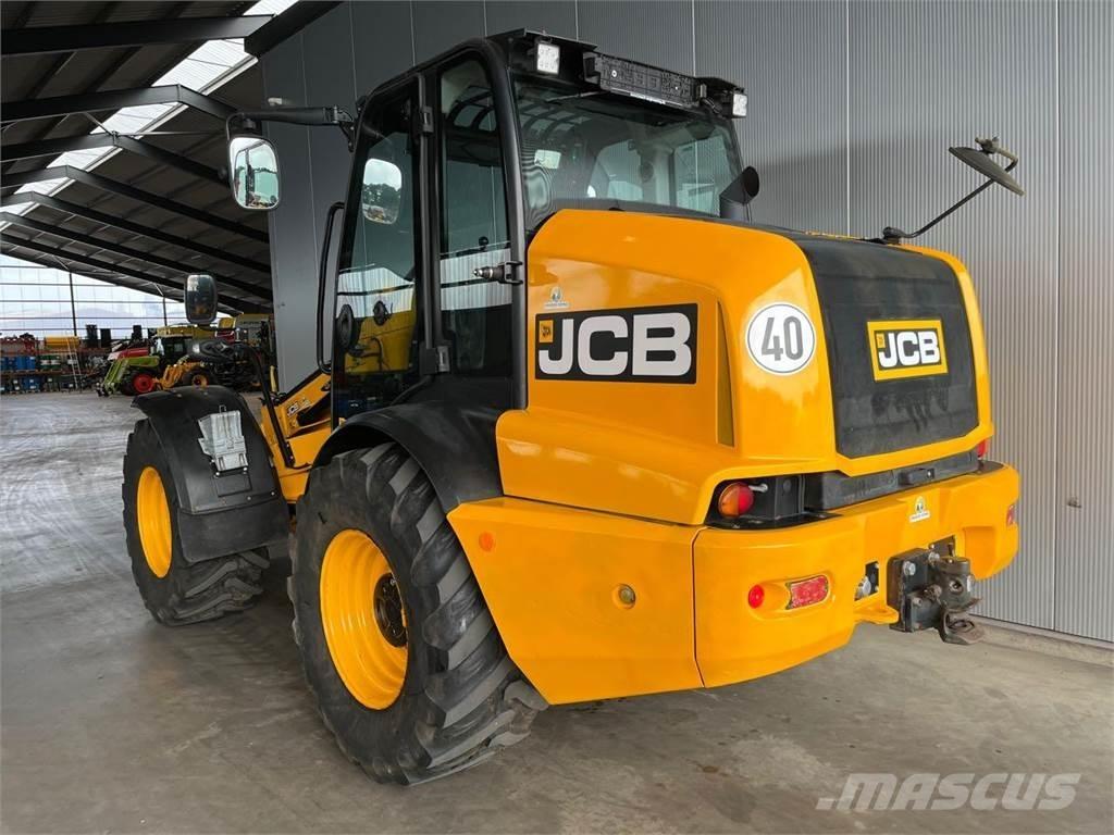 JCB TM 320 Agri Kolesni nakladalci