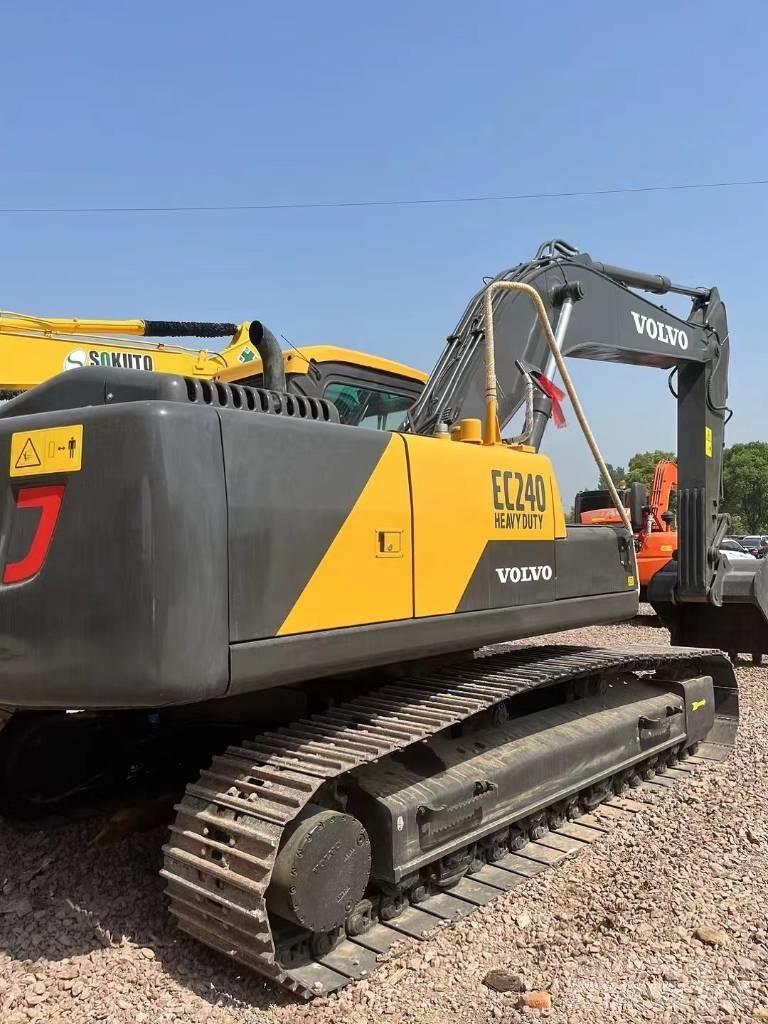Volvo EC 240 Bagri goseničarji