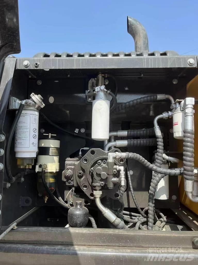 Volvo EC 240 Bagri goseničarji