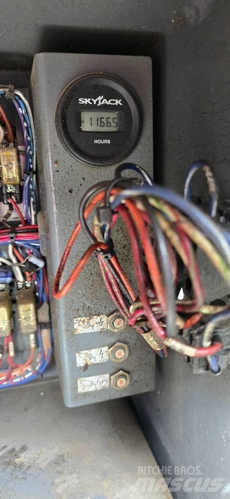 SkyJack SJ 9250 RT Škarjaste dvižne ploščadi