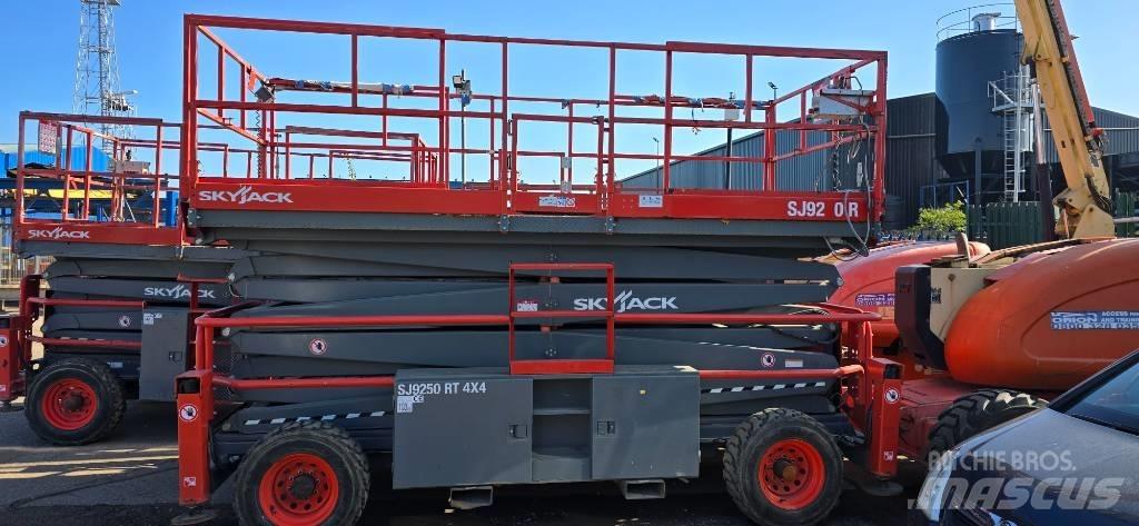 SkyJack SJ 9250 RT Škarjaste dvižne ploščadi