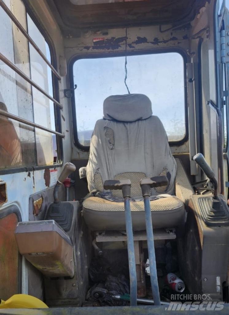 Hitachi EX 200 LC Bagri goseničarji