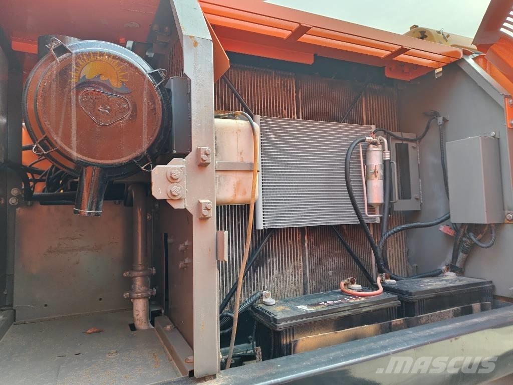 Hitachi ZX 210 Bagri goseničarji