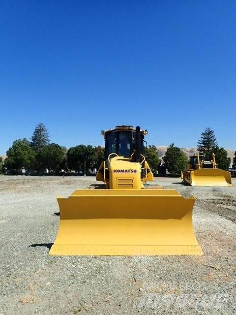Komatsu D61EX-24 Buldožerji goseničarji