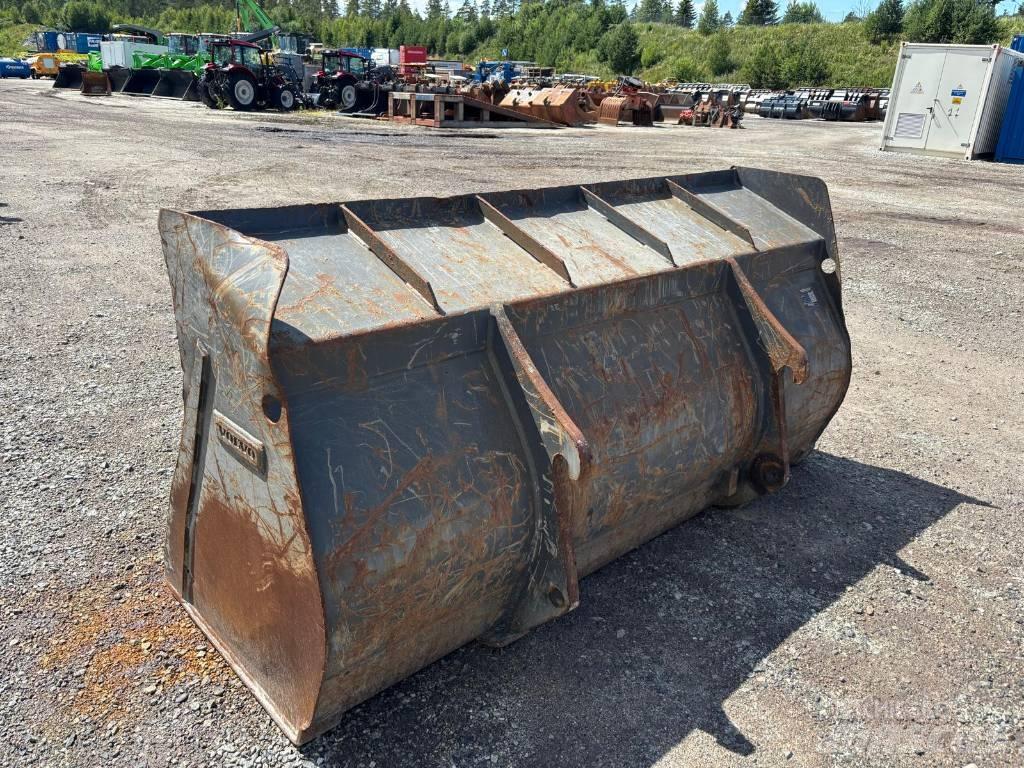 Volvo L 30 G Kolesni nakladalci