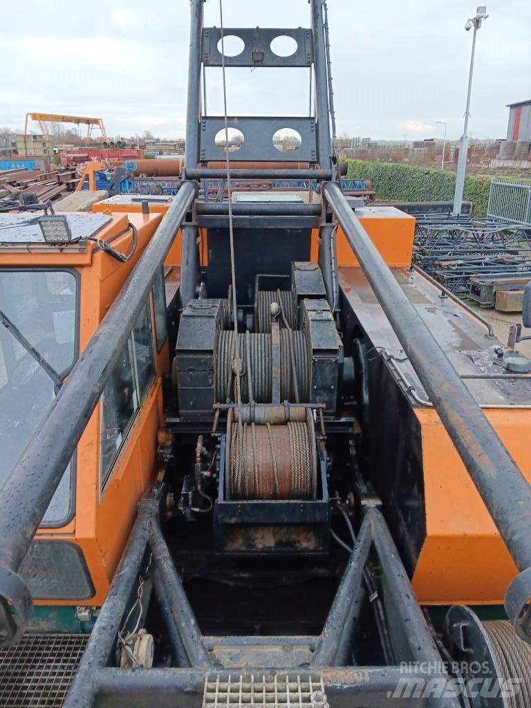 Hitachi KH 230-3 Dvigala na gosenicah