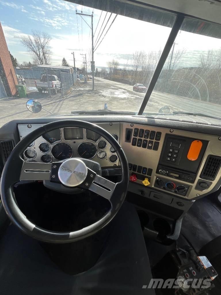 Mack GU813 Kiper tovornjaki