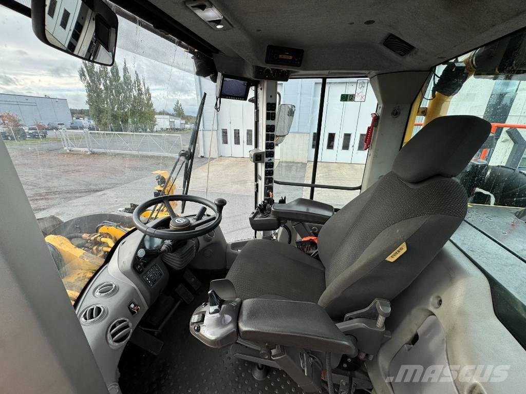 Volvo L 260 H Kolesni nakladalci