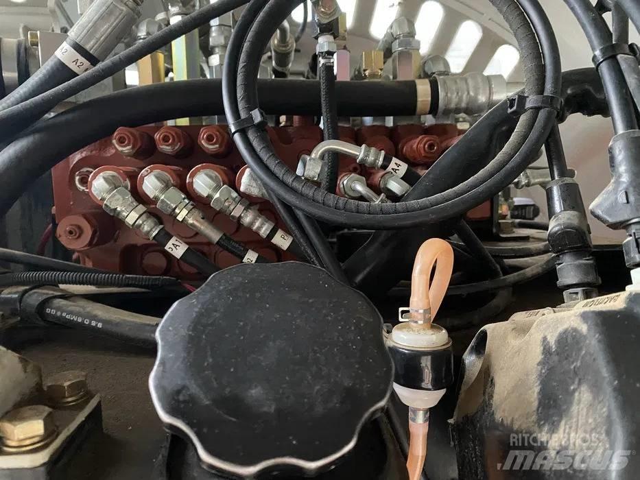 Takeuchi TB 295 Bagri na kolesih