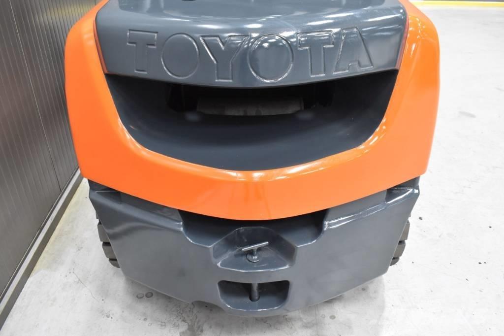 Toyota 06-8FD30F Dizelski viličarji