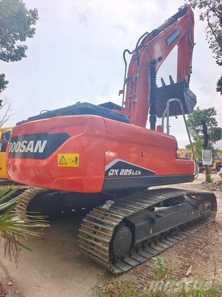 Doosan DX225LC-9C Bagri goseničarji