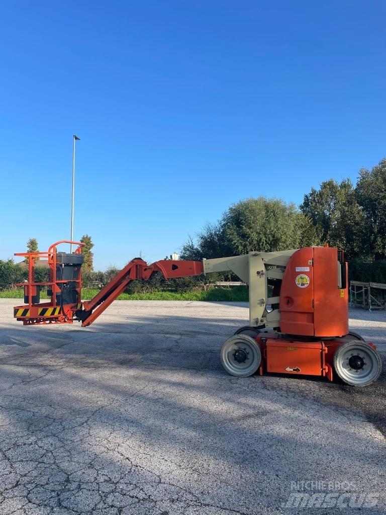 JLG 300 AJP Zglobne dvižne ploščadi