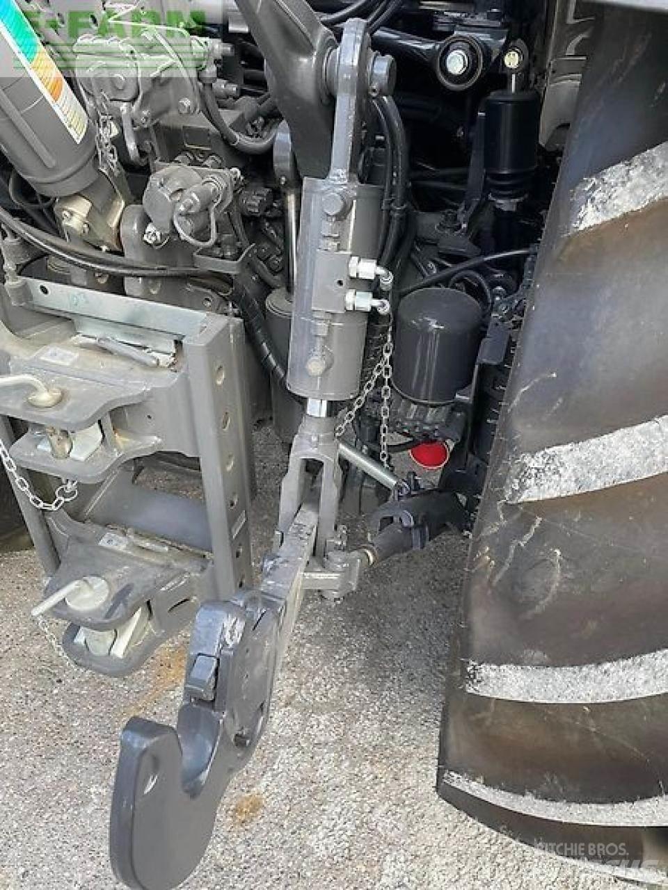 Valtra n155 Traktorji