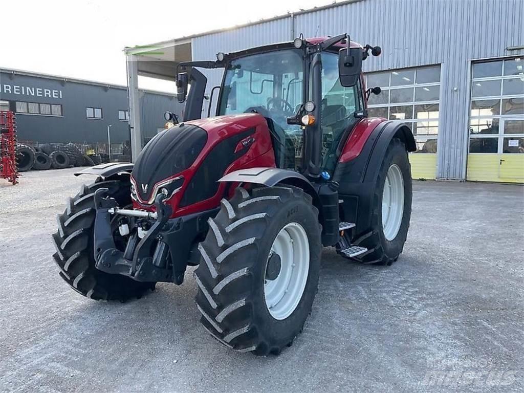 Valtra n155 Traktorji