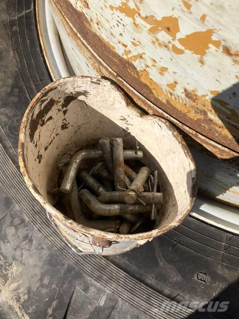  Paripyörät 18.4-38 Gume, kolesa in platišča