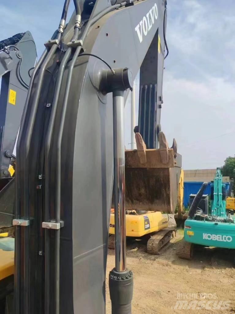 Volvo EC 240 Bagri goseničarji