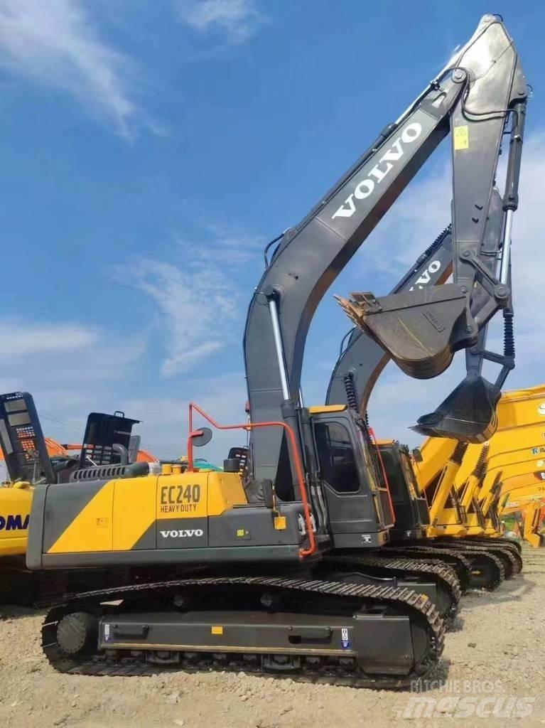 Volvo EC 240 Bagri goseničarji