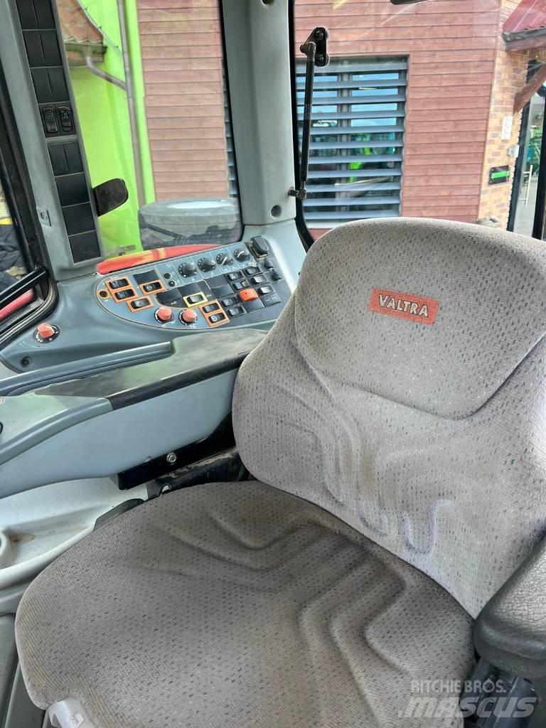 Valtra N 163 Traktorji