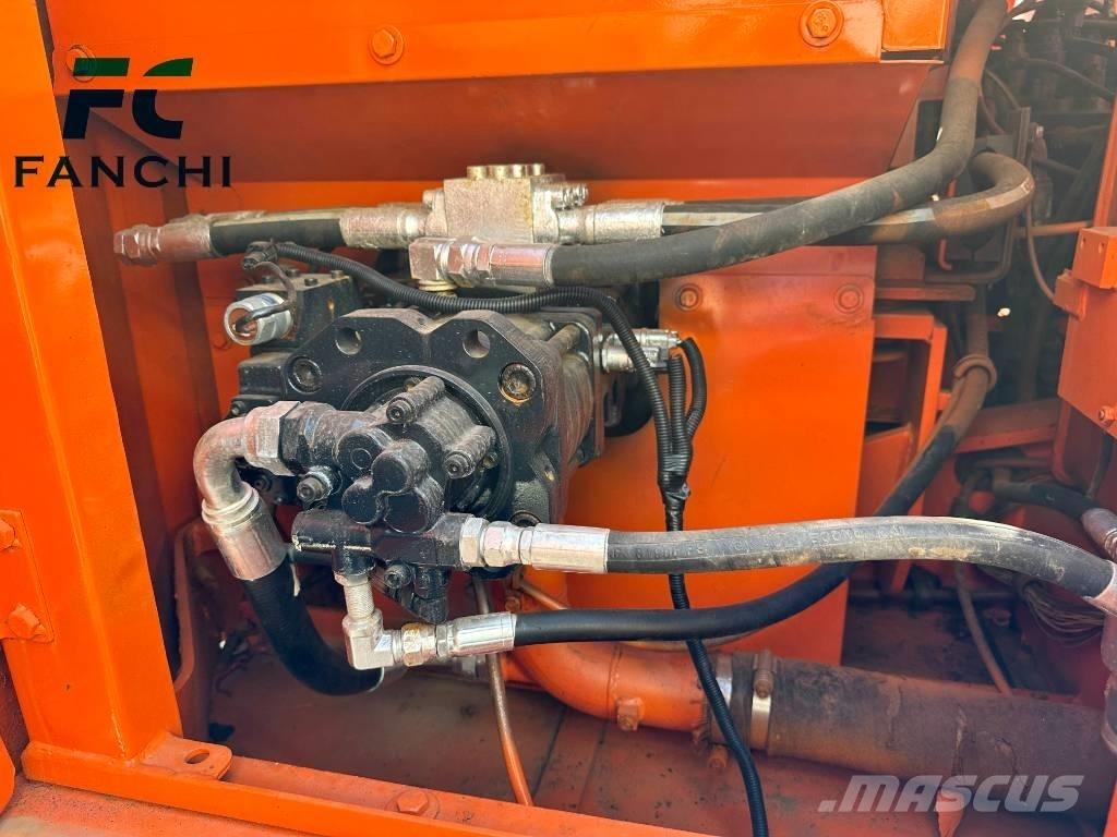 Doosan DX 140 LC Bagri goseničarji