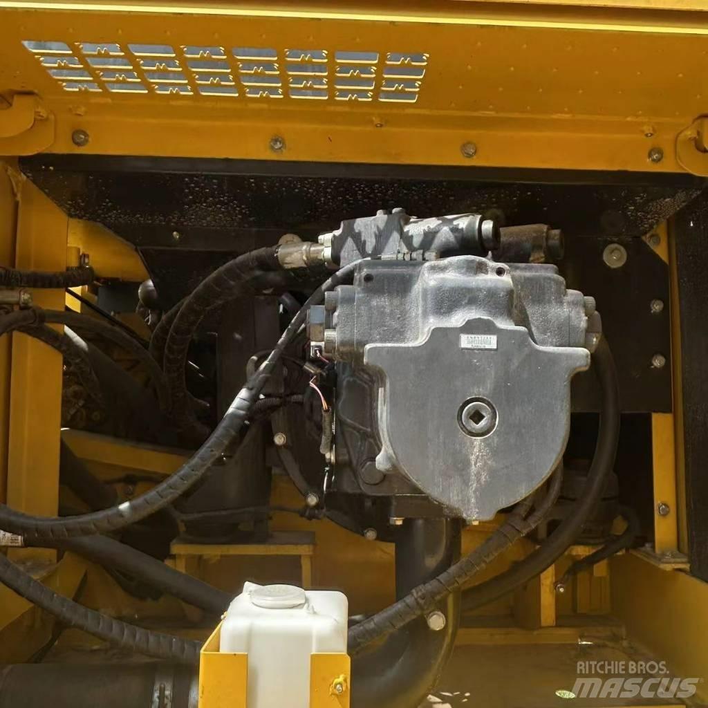 Komatsu 450-8 Bagri goseničarji