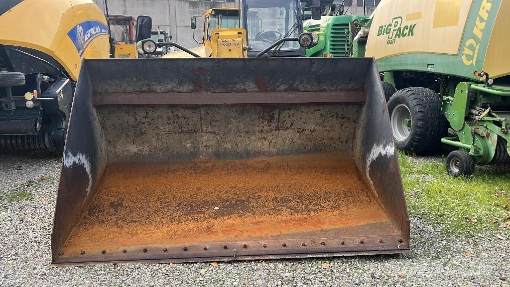 Komatsu WH 713 Teleskopski viličarji