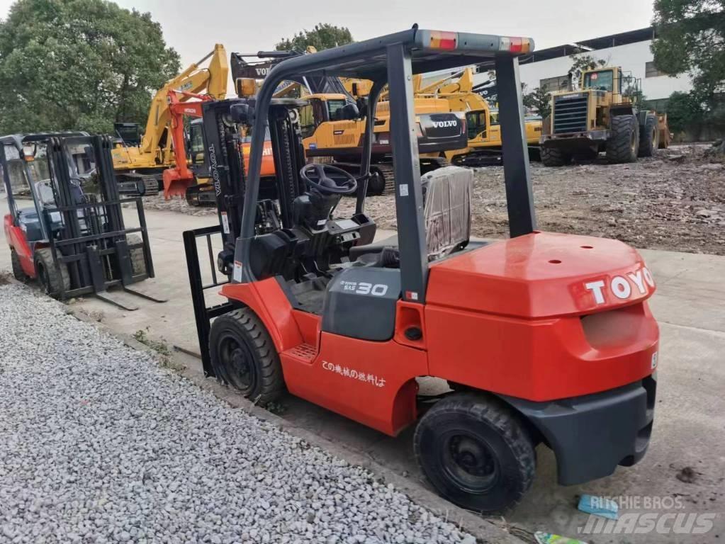 Toyota 7FD 30 Dizelski viličarji