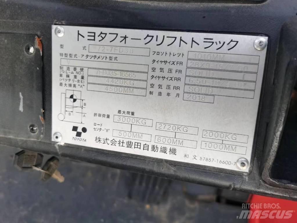 Toyota 7FD 30 Dizelski viličarji
