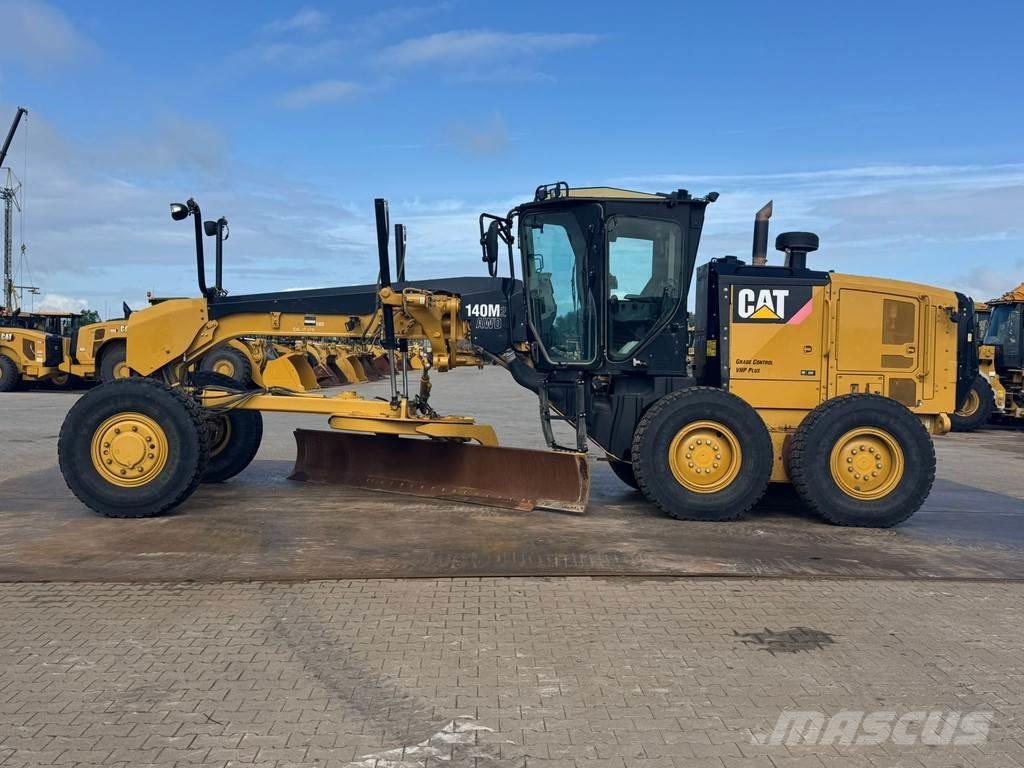 CAT 140M2 AWD Grederji