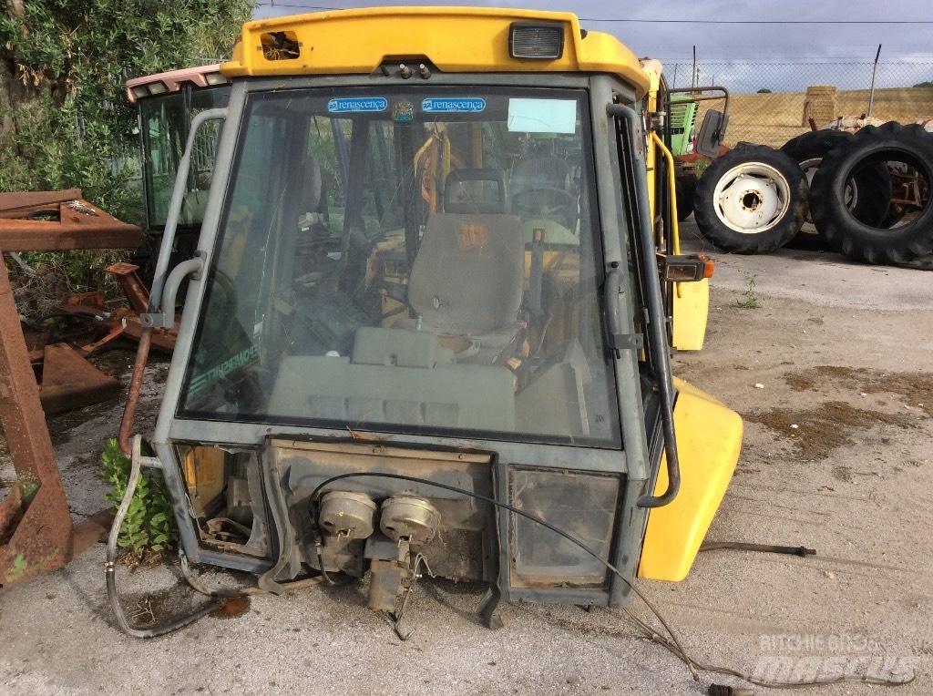 Komatsu WB 97 R Kabine in notranjost