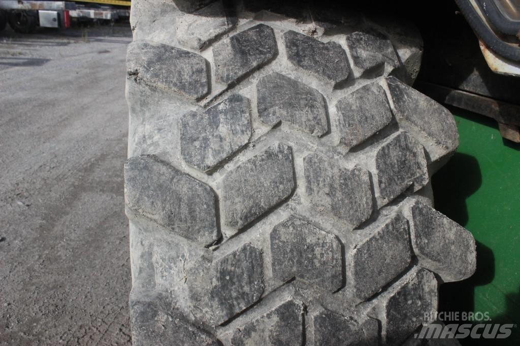 Huddig 960 Bagri na kolesih