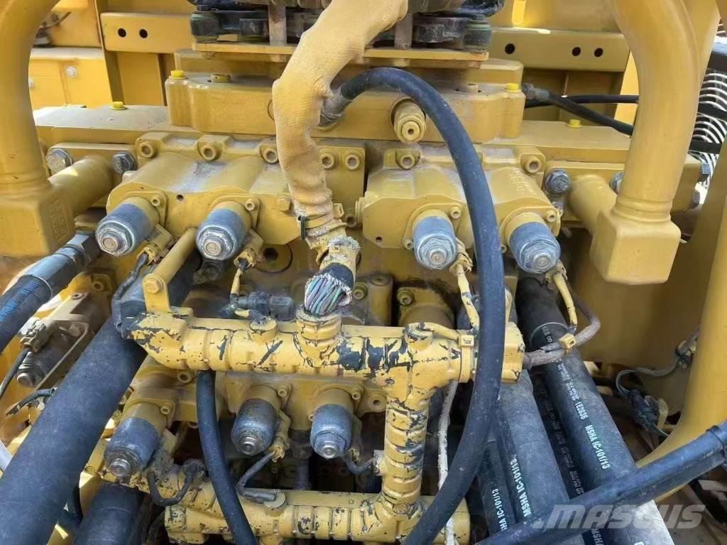 CAT 390 F Bagri goseničarji