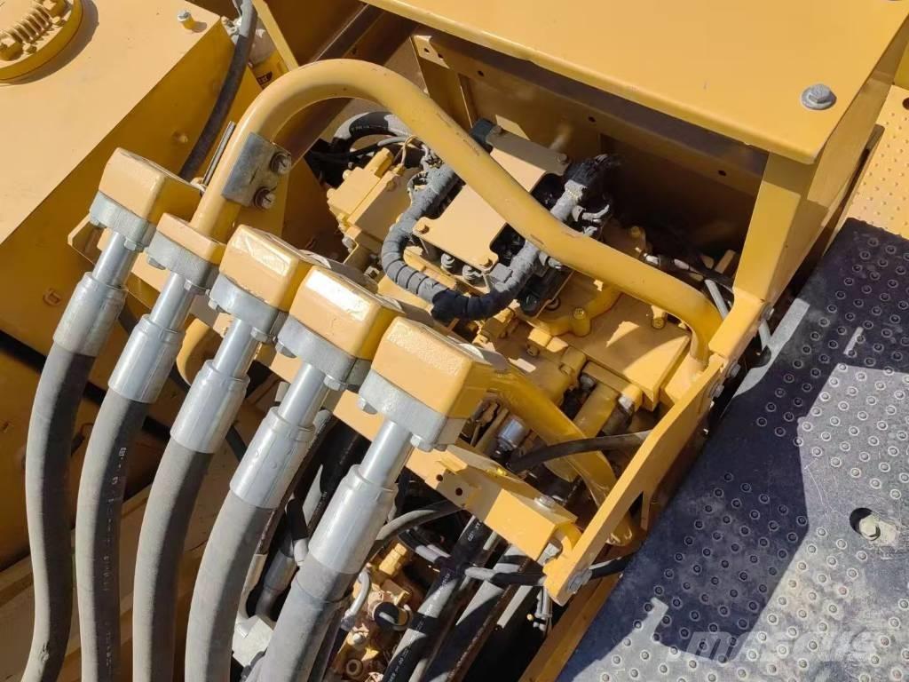 CAT 390 F Bagri goseničarji