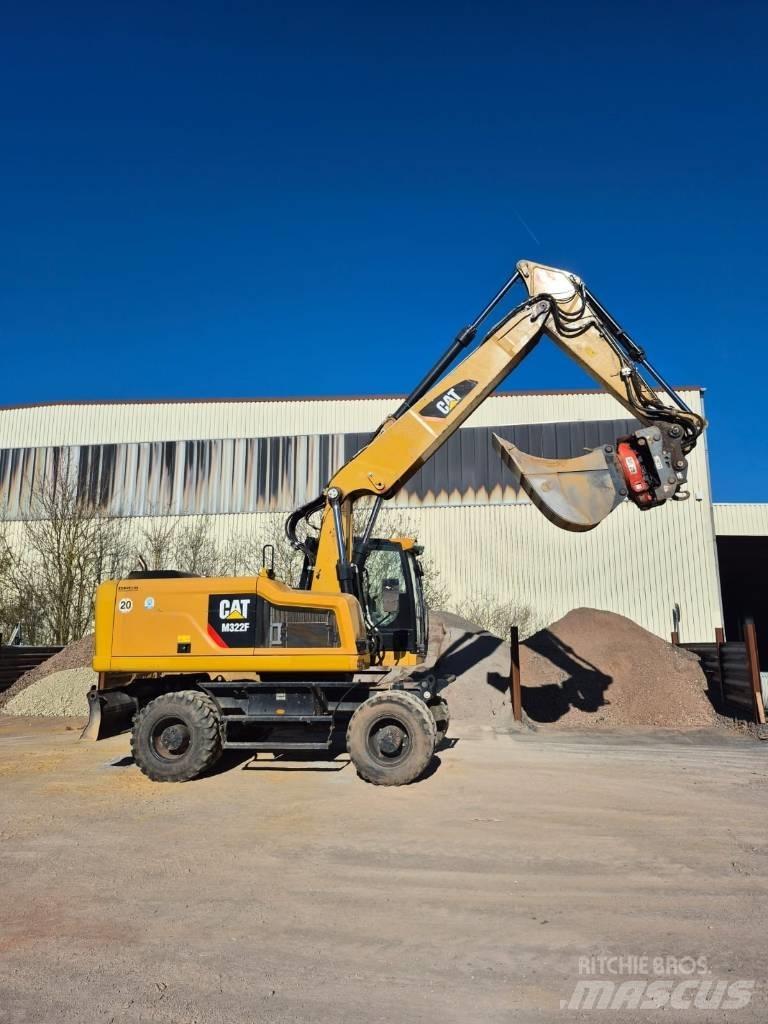 CAT M322F Bagri na kolesih