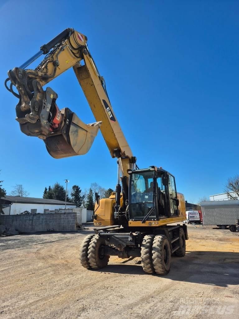 CAT M322F Bagri na kolesih