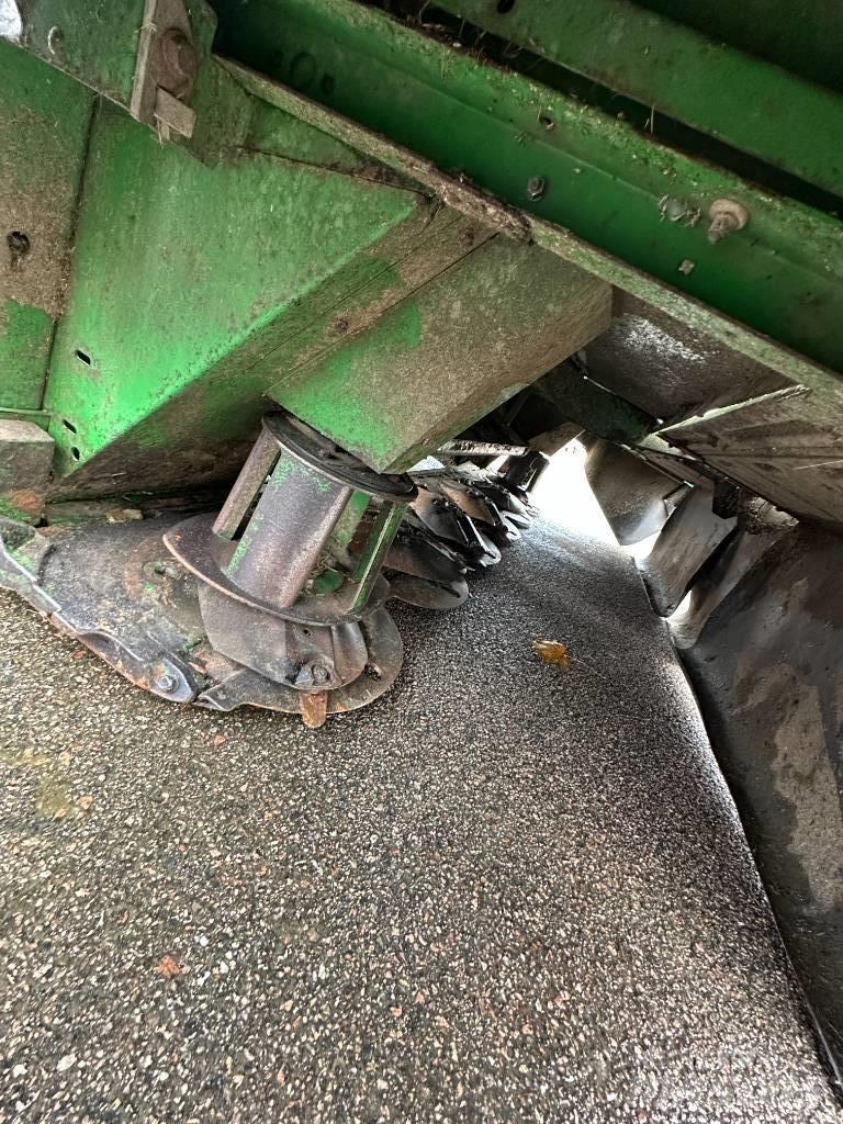 John Deere 830 Diskaste kosilnice