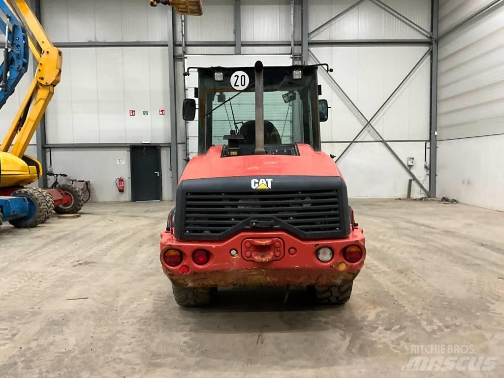 CAT 906 M Kolesni nakladalci