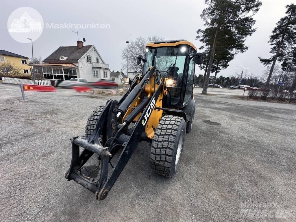 JCB 406 Kolesni nakladalci