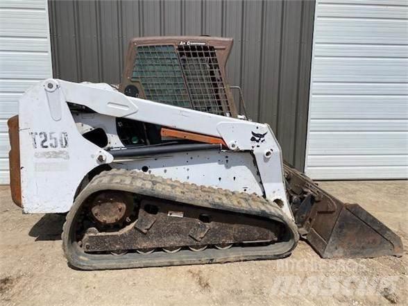 Bobcat T250 Skid steer mini nakladalci