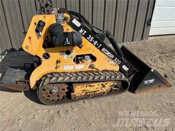 Boxer 320 Skid steer mini nakladalci