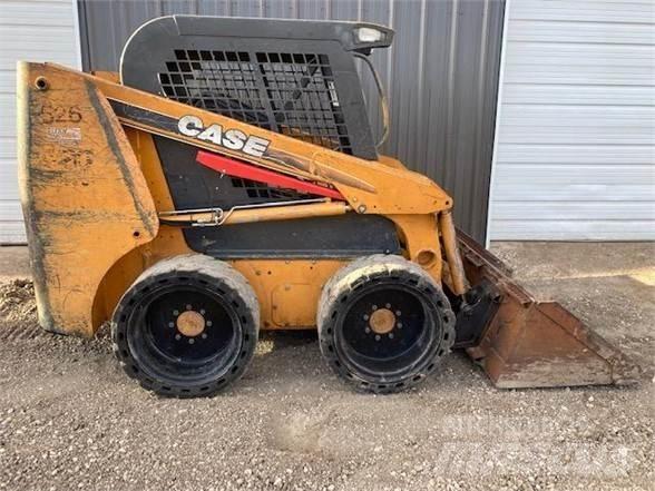 CASE 420 Skid steer mini nakladalci