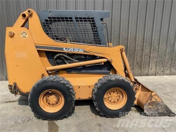 CASE 435 Skid steer mini nakladalci